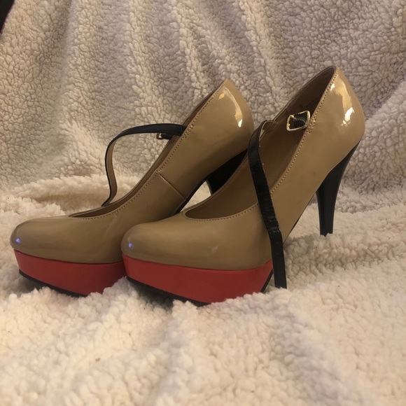 Heels - Picture 2 of 4